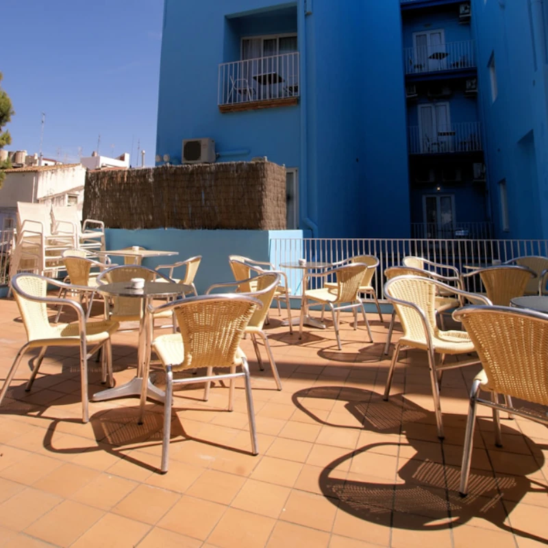 parrots-hotel-sitges-terrace